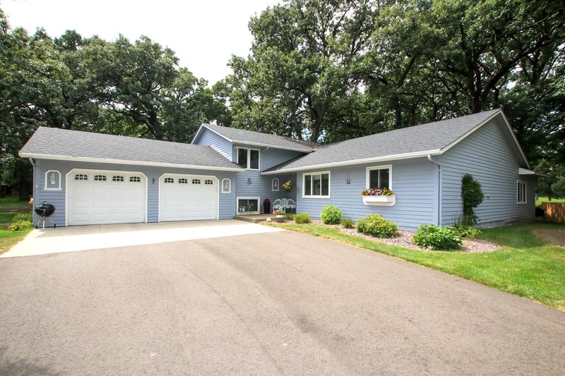 450 School Rd NW, Hutchinson, MN 55350