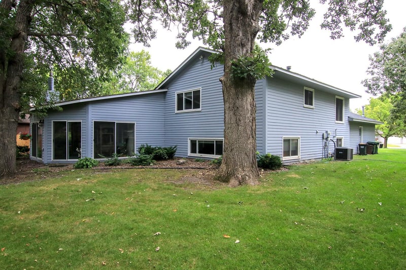 450 School Rd NW, Hutchinson, MN 55350