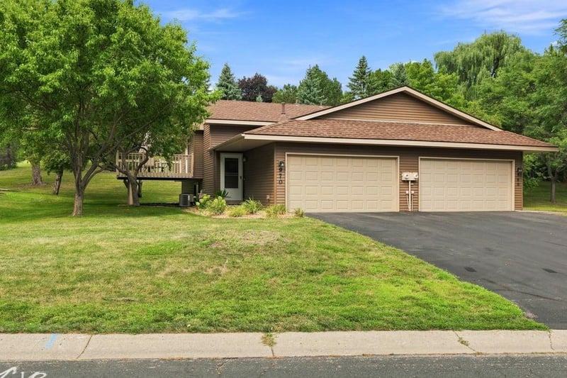 970 Pontiac Ln, Chanhassen, MN 55317