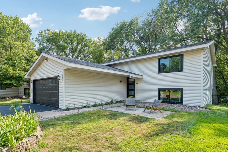 15081 Summerhill Dr, Eden Prairie, MN 55346