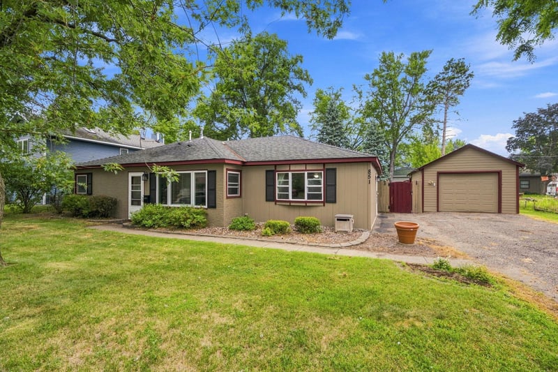 851 Brisbin St, Anoka, MN 55303