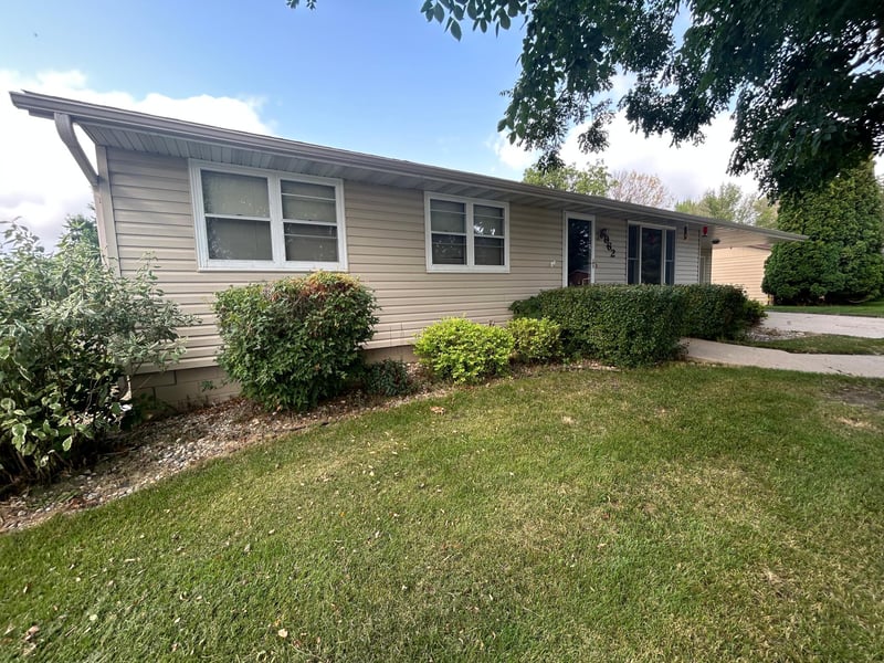 962 Miles Dr, Worthington, MN 56187