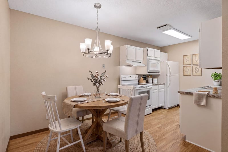 4 Pine Tree Dr #215, Arden Hills, MN 55112