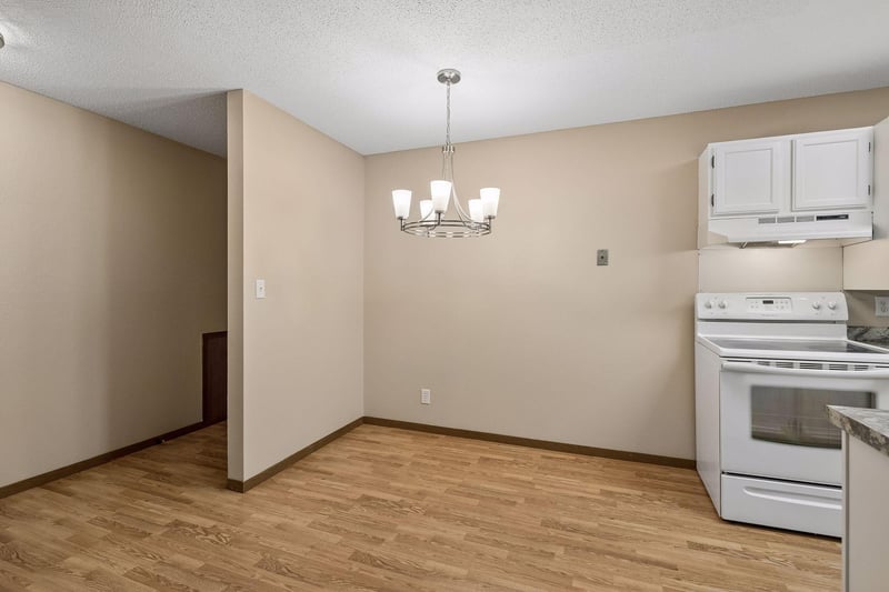 4 Pine Tree Dr #215, Arden Hills, MN 55112