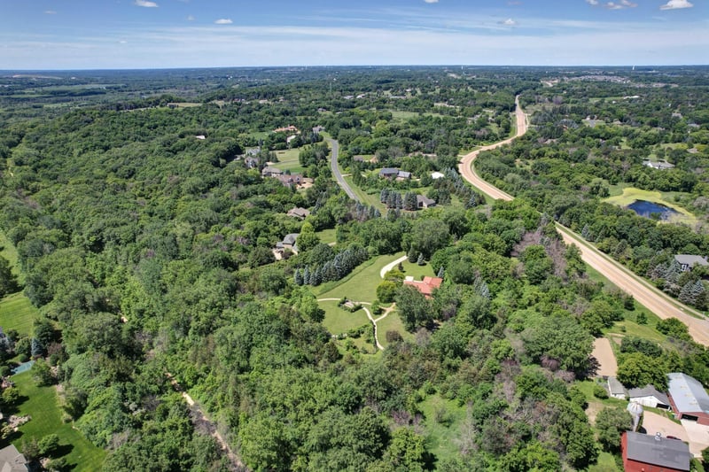 185 Pioneer Trl, Chanhassen, MN 55317