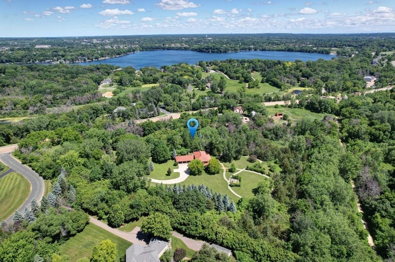 185 Pioneer Trl, Chanhassen, MN 55317