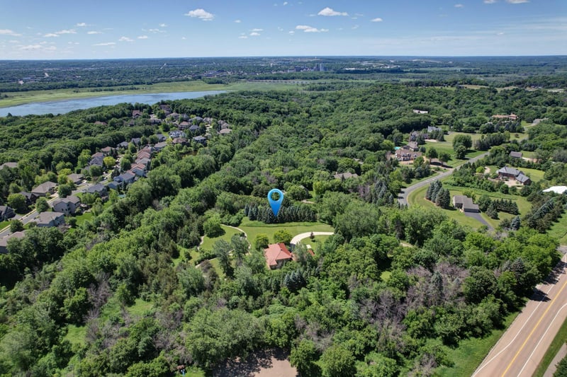 185 Pioneer Trl, Chanhassen, MN 55317