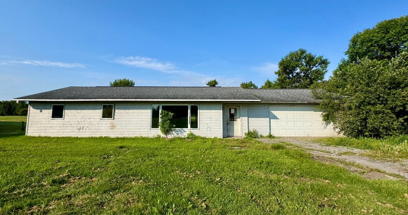 233 Oak Rd, Warroad, MN 56763