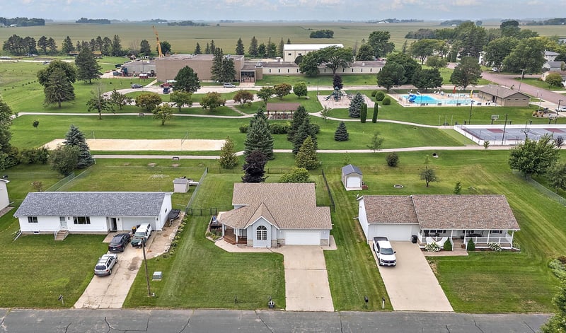 908 W 1st St, West Concord, MN 55985