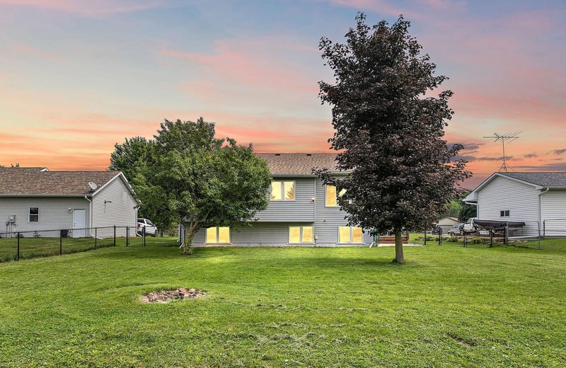 908 W 1st St, West Concord, MN 55985