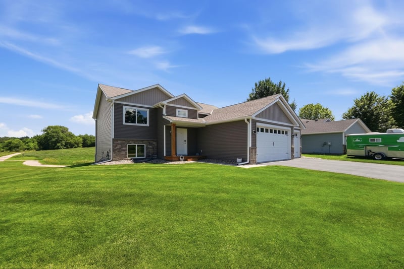 1500 5th Ave, Howard Lake, MN 55349
