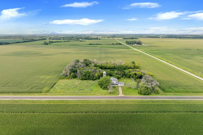 57414 205th St, Austin, MN 55912