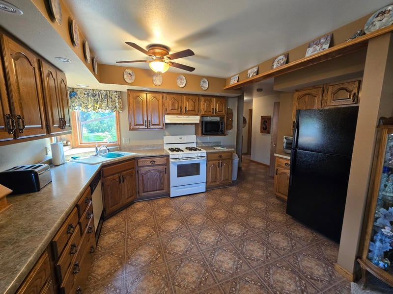 1900 25th St, Slayton, MN 56172