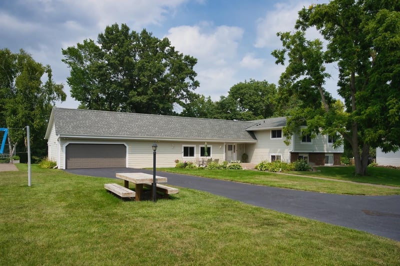 8275 College Trl, Inver Grove Heights, MN 55076