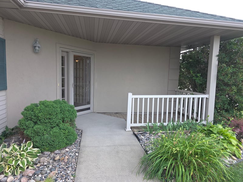 972 33rd St S, Moorhead, MN 56560