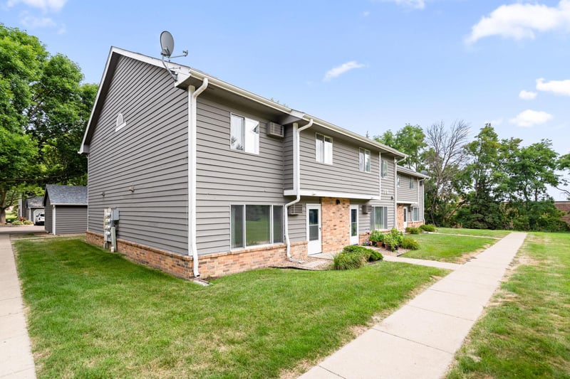 750 W Village Rd #108, Chanhassen, MN 55317