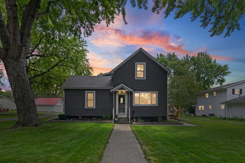 1416 Ford Ave N, Glencoe, MN 55336