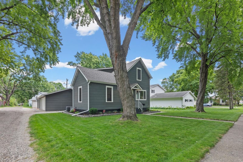 1416 Ford Ave N, Glencoe, MN 55336