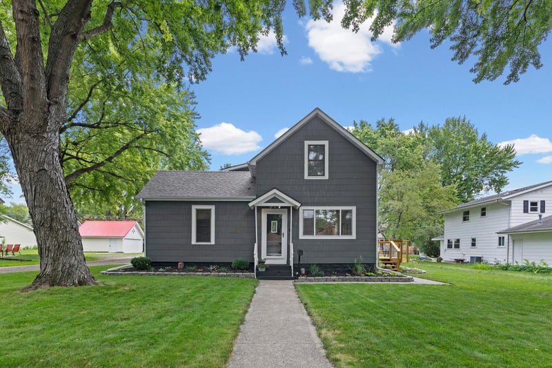1416 Ford Ave N, Glencoe, MN 55336