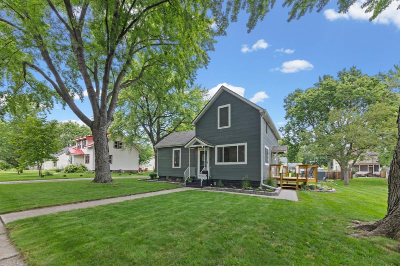 1416 Ford Ave N, Glencoe, MN 55336