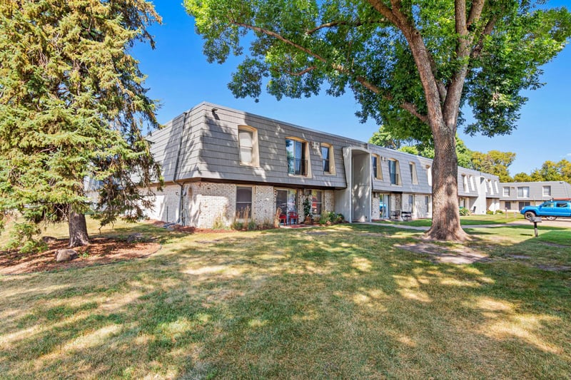 814 9th Ave S #4, Hopkins, MN 55343