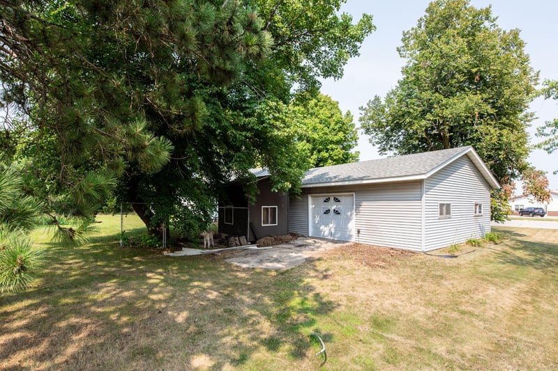 518 N Otter Ave, Parkers Prairie, MN 56361
