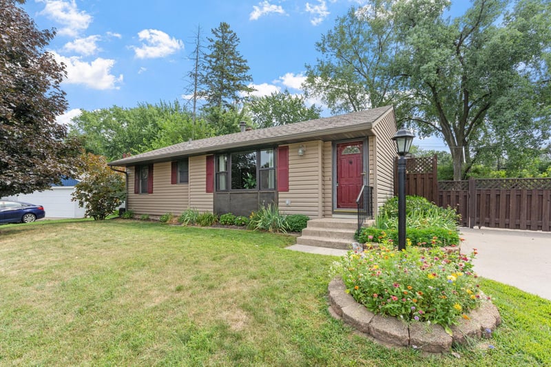 3951 Stacker Pl, White Bear Twp, MN 55110