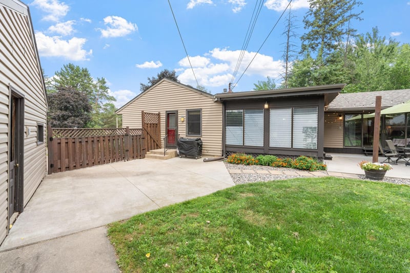 3951 Stacker Pl, White Bear Twp, MN 55110