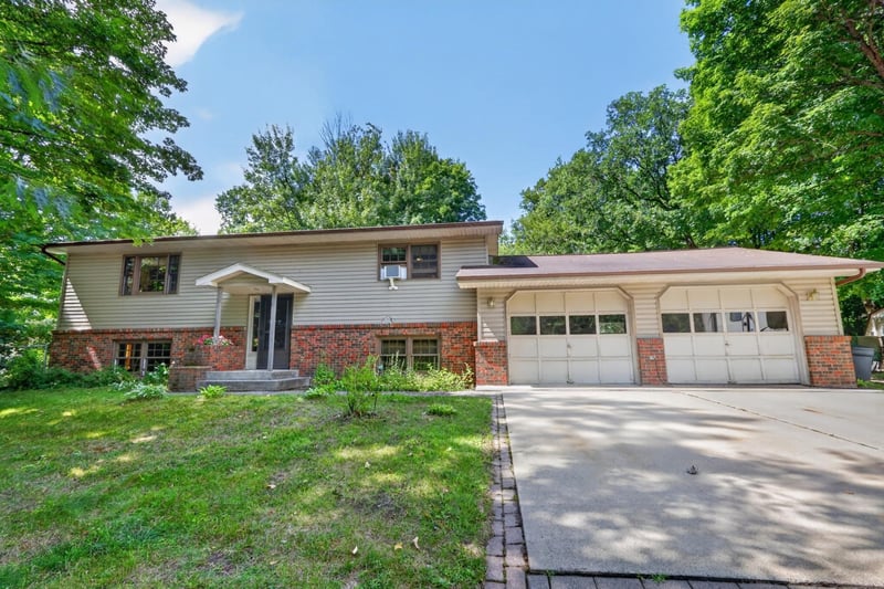 2452 Deschepper Dr, Grand Rapids, MN 55744