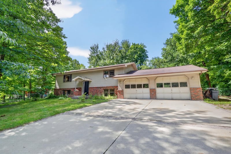2452 Deschepper Dr, Grand Rapids, MN 55744