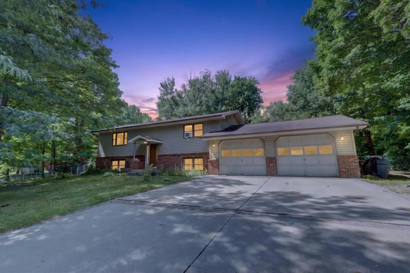 2452 Deschepper Dr, Grand Rapids, MN 55744