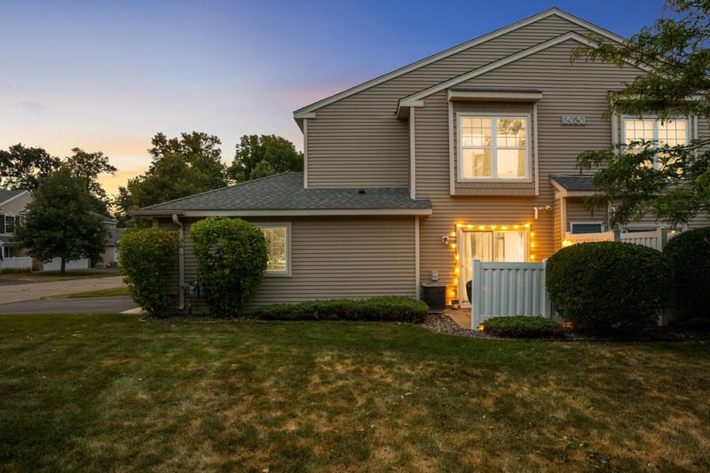 5050 149th St N #2, Hugo, MN 55038