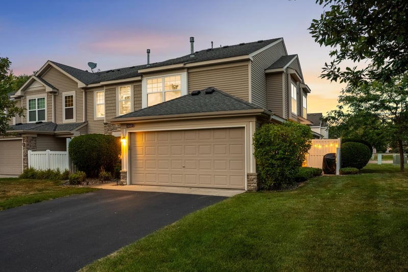 5050 149th St N #2, Hugo, MN 55038