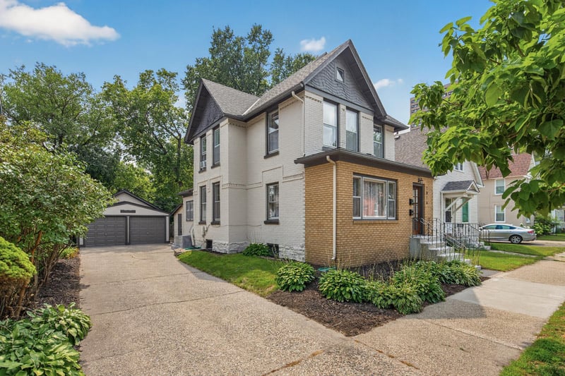 1014 18 1/2 Ave NE, Minneapolis, MN 55418