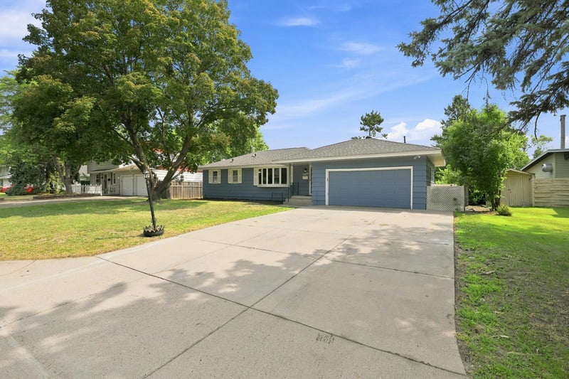 7556 Major Ave N, Brooklyn Park, MN 55443