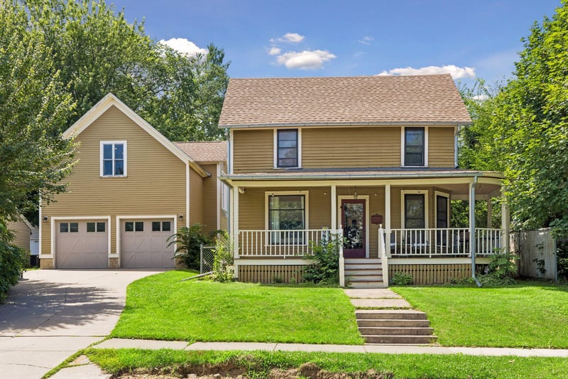 1004 6th St S, Stillwater, MN 55082