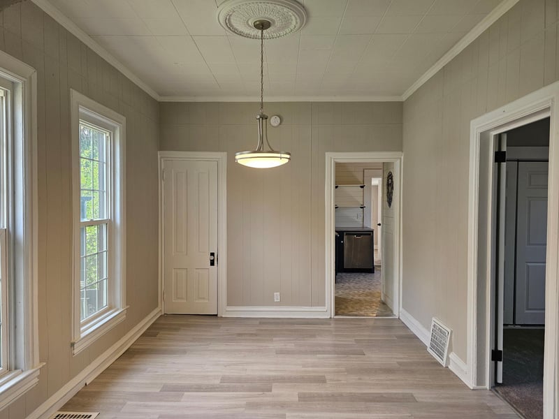 906 Russell St, Saint Paul, MN 55106