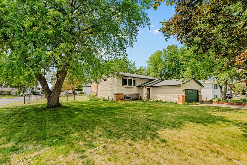 406 Schilling Cir NW, Forest Lake, MN 55025