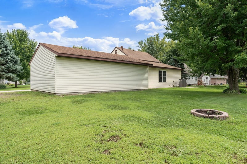 2209 6th St NW, Austin, MN 55912