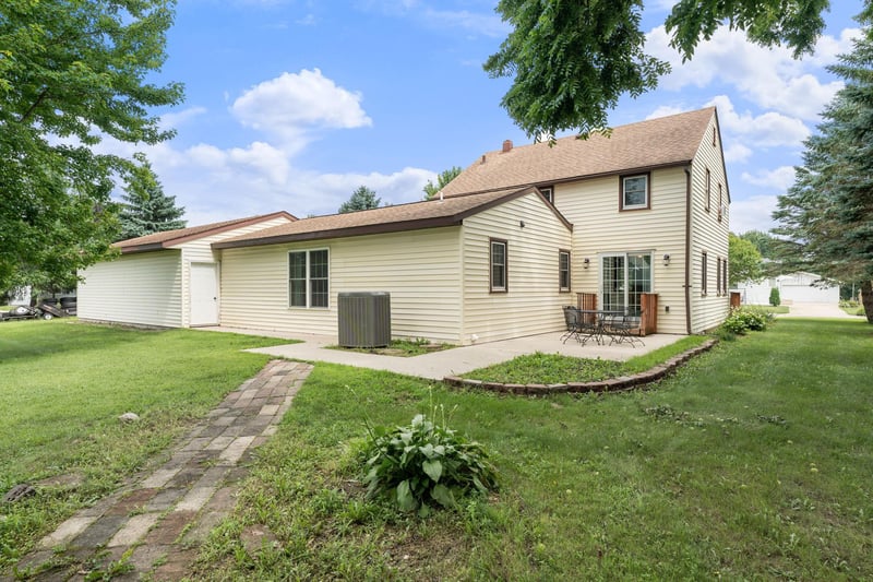 2209 6th St NW, Austin, MN 55912