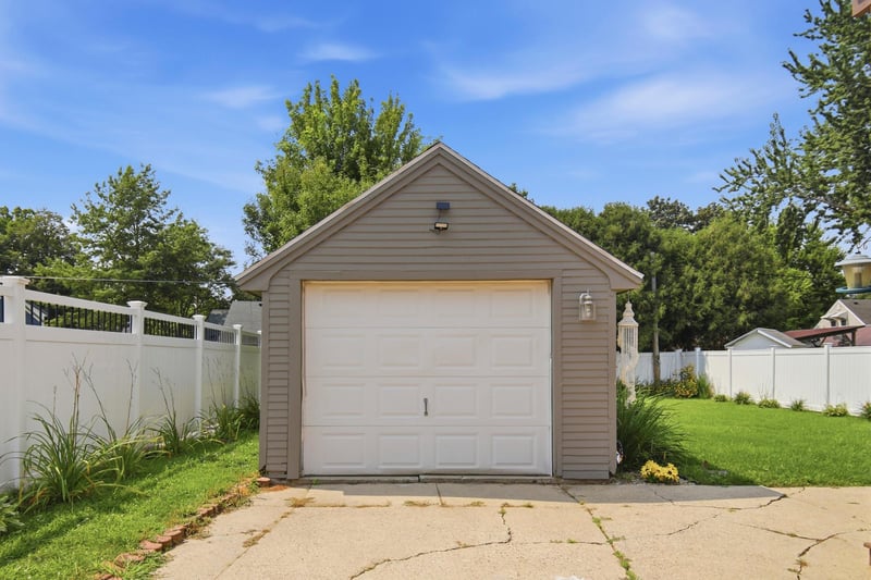 1103 8th St NW, Austin, MN 55912