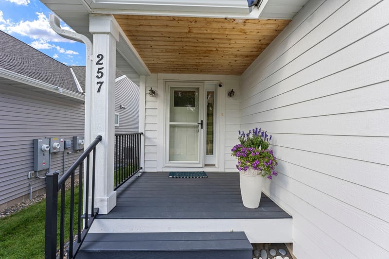 257 Mccarrons Pl W, Roseville, MN 55113