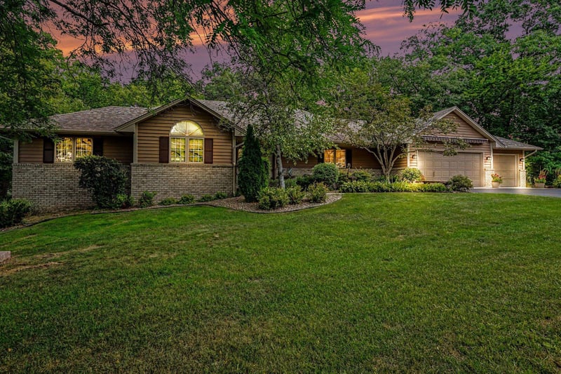 2003 Safari Heights Trl, Eagan, MN 55122