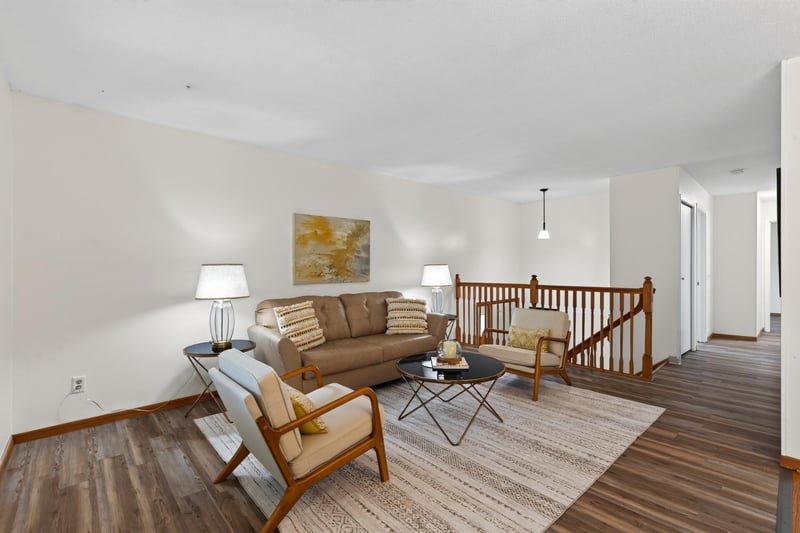 1010 E 145th St, Burnsville, MN 55337