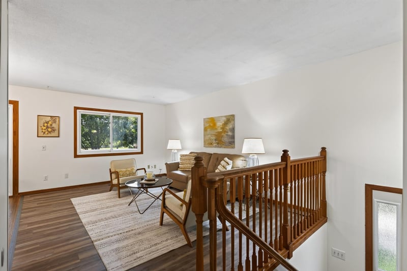 1010 E 145th St, Burnsville, MN 55337
