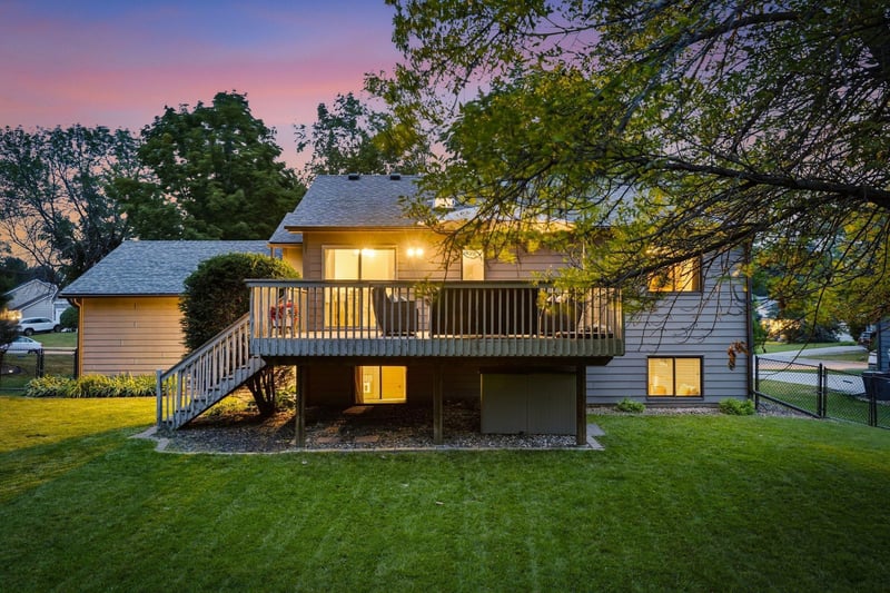 19002 Barrington Dr, Eden Prairie, MN 55346
