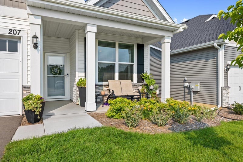 207 Liberty Heights Dr, Chaska, MN 55318