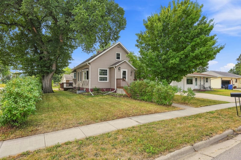 202 1st Ave SW, Dilworth, MN 56529