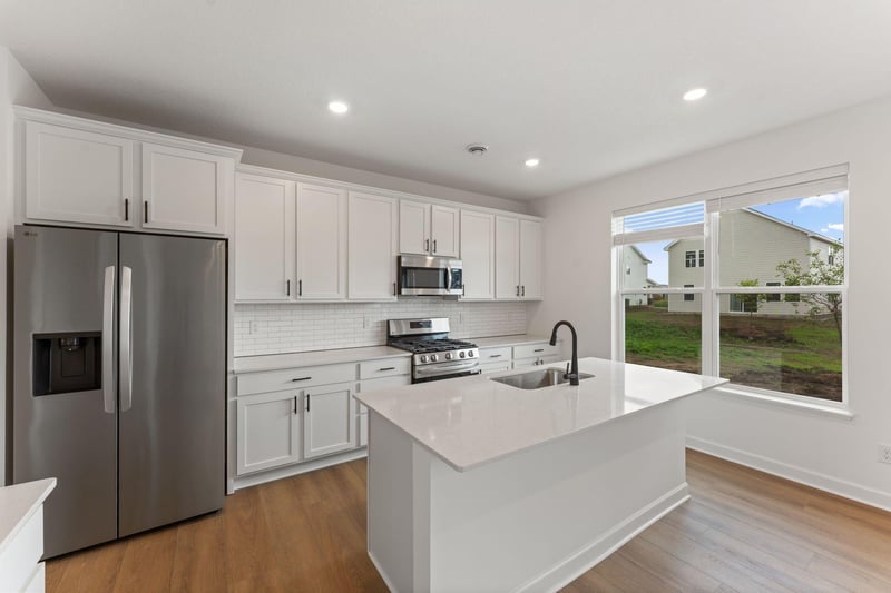 18365 Gladiator Dr, Lakeville, MN 55068