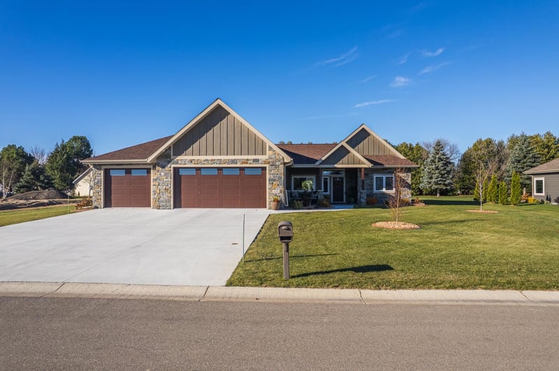 626 Lake Forest Cir, Detroit Lakes, MN 56501